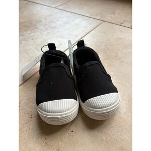 Cat & Jack Slip On’s Size 4